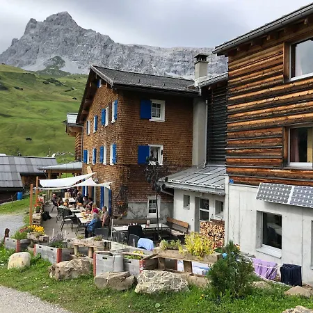 Berghaus Sulzfluh Hotel